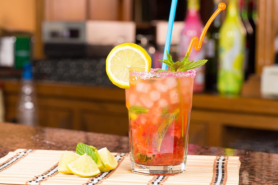 Cóctel San Francisco con limón